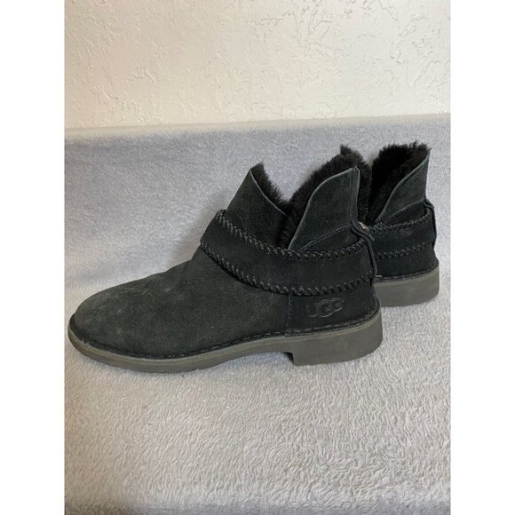 UGG McKay Black Sheepskin Chelsea Ankle Boots Womens Size 5.5 Cozy Winter - Picture 4 of 8